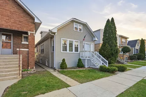 5135 W Melrose St, Chicago, IL 60641
