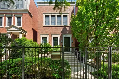 1716 W Wolfram St, Chicago, IL 60657