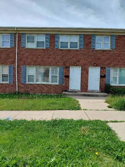 2205 Williamsburg Dr, Waukegan, IL 60085
