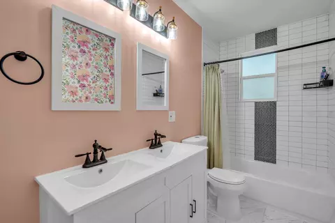 Bath - 5458 W Timberlane Rd, Monee, IL 60449 photo 3 of 4