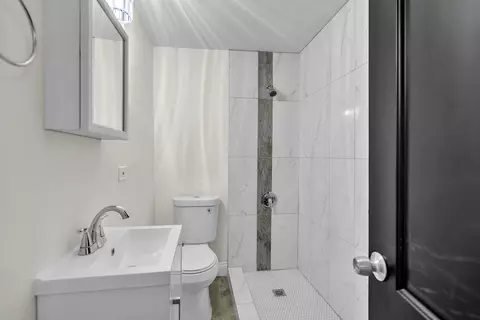 Bath - 5458 W Timberlane Rd, Monee, IL 60449 photo 1 of 4