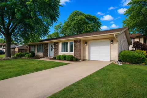 817 Stamford Ct, Schaumburg, IL 60193