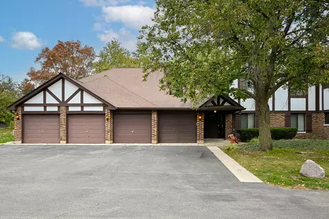 1751 Plymouth Ct #B, Wheaton, IL 60189