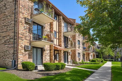 314 Klein Creek Ct #314-B, Carol Stream, IL 60188