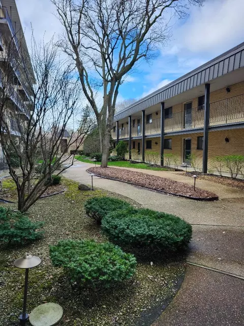 6221 N Niagara Ave #305, Chicago, IL 60631