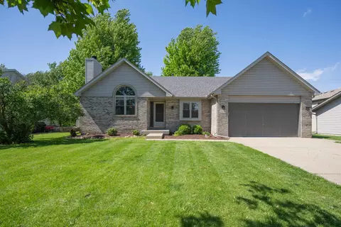 219 Wolverine Dr, Oswego, IL 60543