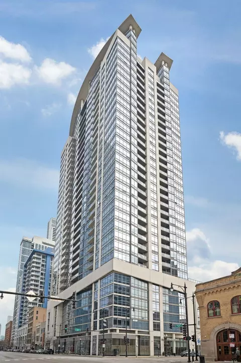 100 E 14th St #706, Chicago, IL 60605