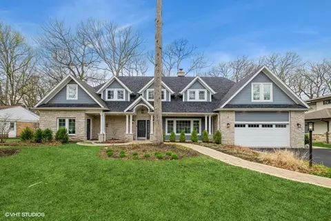32 Lancaster Ln, Lincolnshire, IL 60069