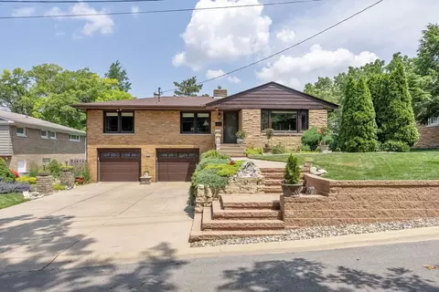 615 20th Avenue Ct, East Moline, IL 61244