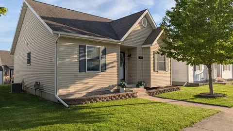 Exterior - 921 Chippewa St, Normal, IL 61761 photo 3 of 5
