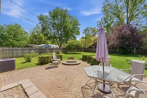 Exterior - 1014 5th Street A St, Hampton, IL 61256 photo 5 of 6