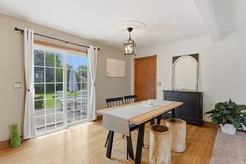 Dining - 1014 5th Street A St, Hampton, IL 61256 photo 1 of 1