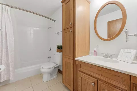 Bath - 1014 5th Street A St, Hampton, IL 61256 photo 1 of 1