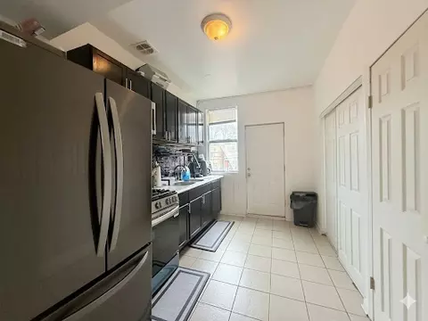Kitchen - 4829 S Champlain Ave, Chicago, IL 60615 photo 2 of 3