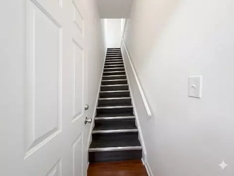 Entry Way - 4829 S Champlain Ave, Chicago, IL 60615 photo 1 of 2