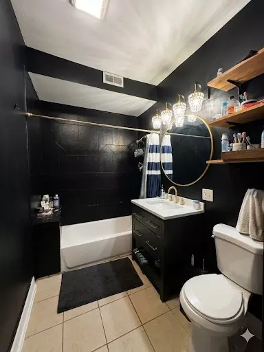 Bath - 4829 S Champlain Ave, Chicago, IL 60615 photo 2 of 2