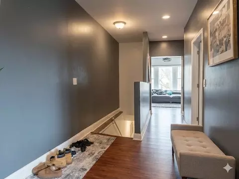 Entry Way - 4829 S Champlain Ave, Chicago, IL 60615 photo 2 of 2