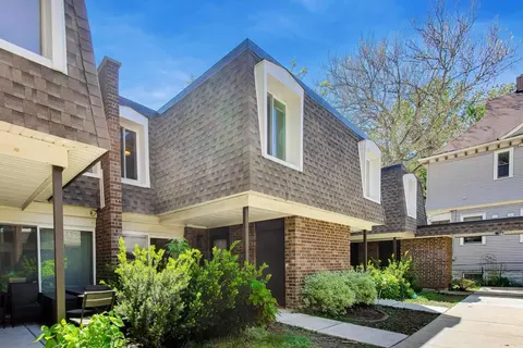 1623 W Belle Plaine Ave, Chicago, IL 60613