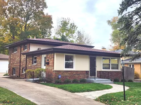223 Kenloch Ave, Libertyville, IL 60048