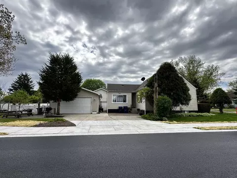633 S Elmwood Ave, Waukegan, IL 60085
