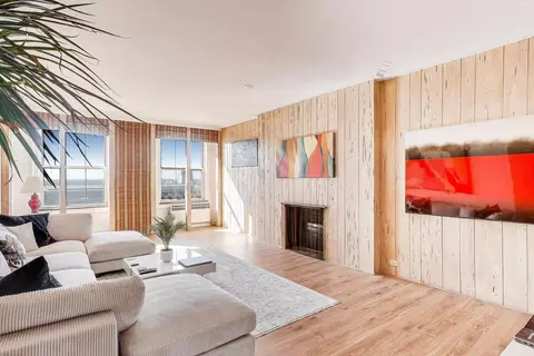 Living - 5555 S Everett Ave #E10, Chicago, IL 60637 photo 1 of 5