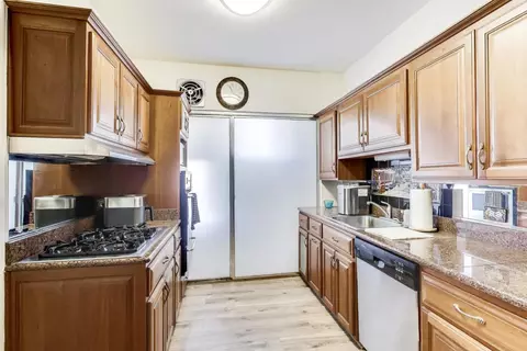 Kitchen - 5555 S Everett Ave #E10, Chicago, IL 60637 photo 1 of 2