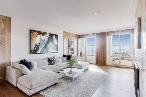 Living - 5555 S Everett Ave #E10, Chicago, IL 60637 photo 2 of 5