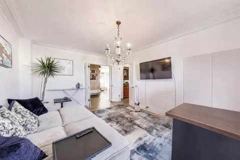 Living - 5555 S Everett Ave #E10, Chicago, IL 60637 photo 5 of 5