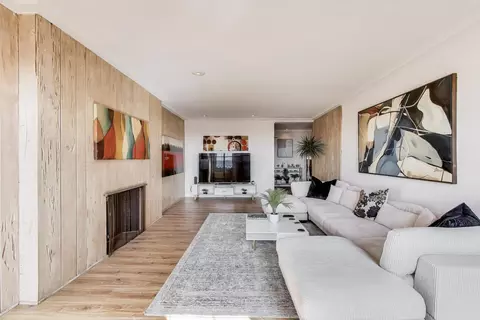 Living - 5555 S Everett Ave #E10, Chicago, IL 60637 photo 3 of 5