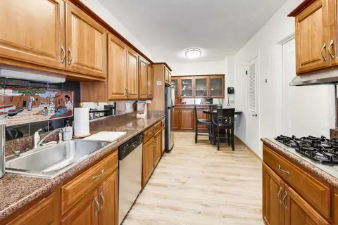 Kitchen - 5555 S Everett Ave #E10, Chicago, IL 60637 photo 2 of 2