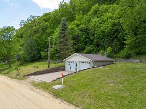 4673 155th St, Clinton, IA 52732