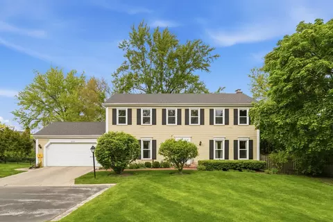 2831 Farmington Rd, Northbrook, IL 60062