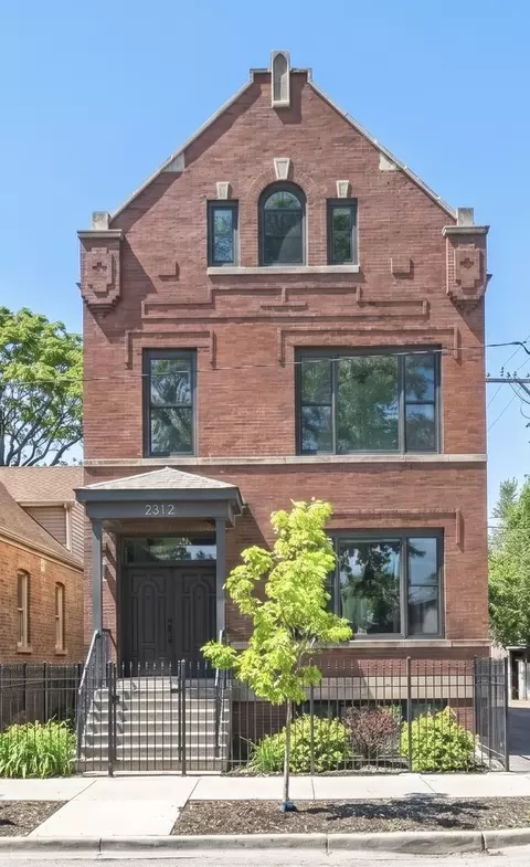 2312 W Charleston St, Chicago, IL 60647