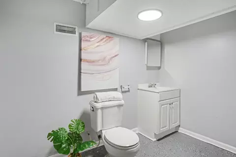 Bath - 1041 E 90th St, Chicago, IL 60619 photo 2 of 2