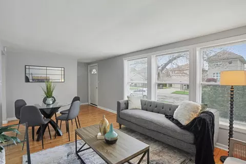 Living - 1041 E 90th St, Chicago, IL 60619 photo 1 of 2