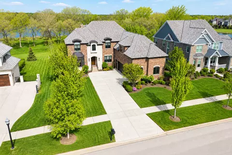 1744 Lake Charles Dr, Vernon Hills, IL 60061