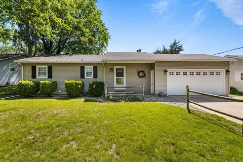 1106 Holiday Dr, Champaign, IL 61821