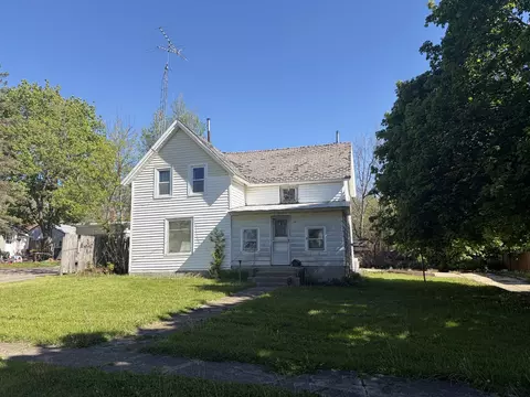 706 Dewey St, Harvard, IL 60033