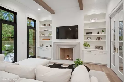Living - 488 Park Ave, Glencoe, IL 60022 photo 1 of 6