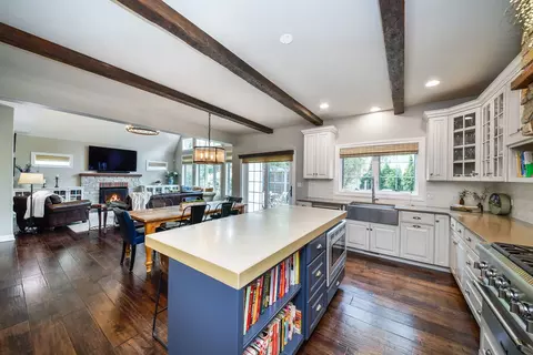 Kitchen - 835 S Wright St, Naperville, IL 60540 photo 2 of 6
