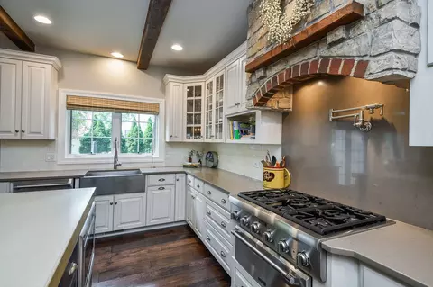 Kitchen - 835 S Wright St, Naperville, IL 60540 photo 3 of 6