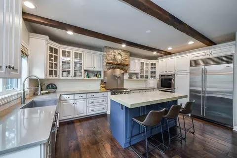 Kitchen - 835 S Wright St, Naperville, IL 60540 photo 4 of 6