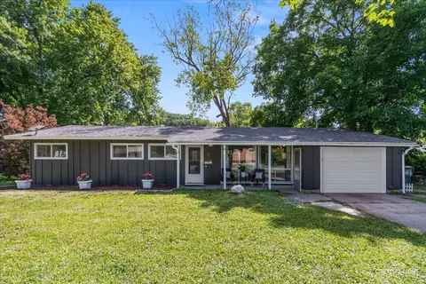 4 Woodcliff Rd, Montgomery, IL 60538