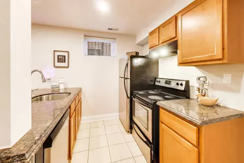 Kitchen - 1620 N Artesian Ave, Chicago, IL 60647 photo 5 of 6