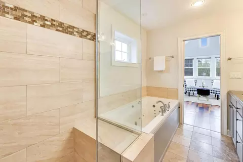 Bath - 1620 N Artesian Ave, Chicago, IL 60647 photo 3 of 5