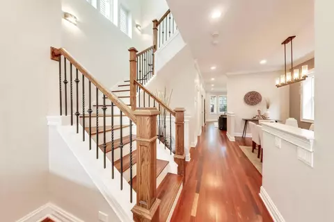 Entry Way - 1620 N Artesian Ave, Chicago, IL 60647 photo 2 of 3