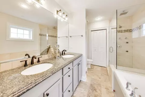 Bath - 1620 N Artesian Ave, Chicago, IL 60647 photo 2 of 5