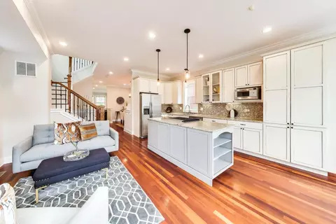 Kitchen - 1620 N Artesian Ave, Chicago, IL 60647 photo 4 of 6