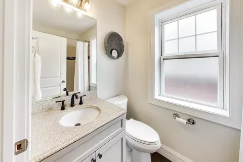 Bath - 1620 N Artesian Ave, Chicago, IL 60647 photo 4 of 5