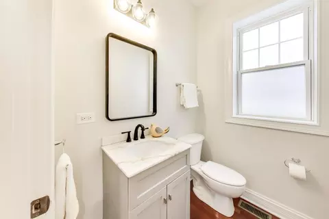 Bath - 1620 N Artesian Ave, Chicago, IL 60647 photo 1 of 5